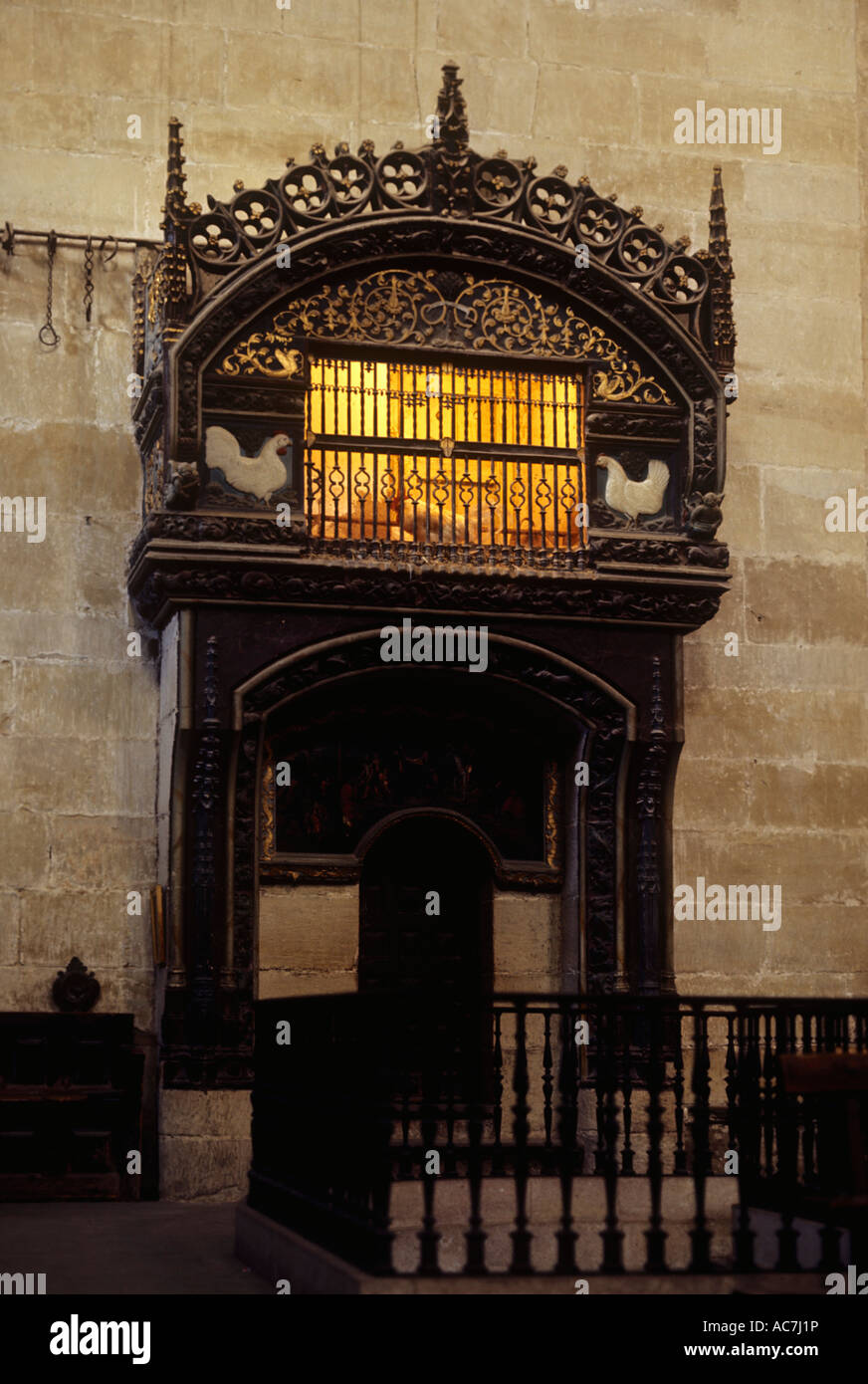 Cage de poulet à l'église de Santo Domingo de la Calzada sur le chemin au nord de l'Espagne Banque D'Images
