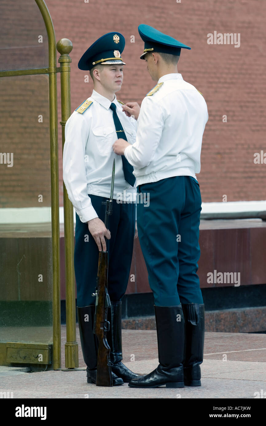 Garde présidentielle sur la Tombe du Soldat inconnu au Kremlin Moscow Banque D'Images