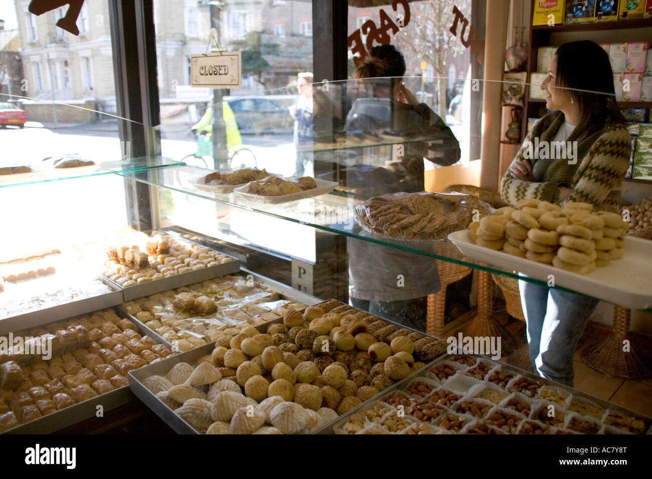 Cas 'Nut' sweet shop sur l'Uxbridge Road, Shepards Bush, London, 10 mars 2006 Banque D'Images