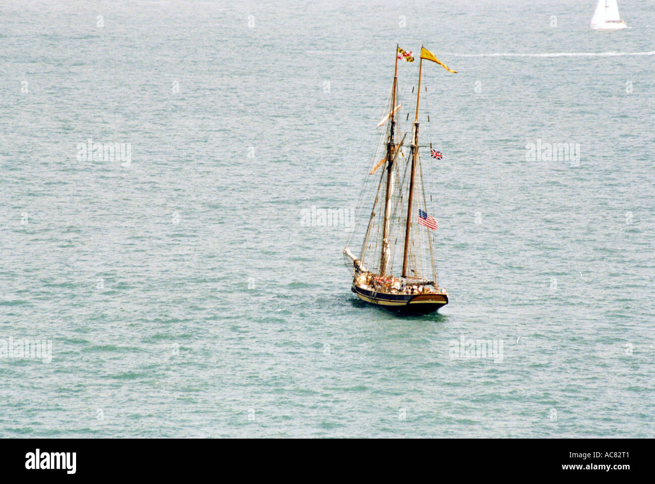 Tall Ship navigation dans le Solent, Portsmouth, Hampshire, Angleterre. Au cours d'ifos 2006. Banque D'Images