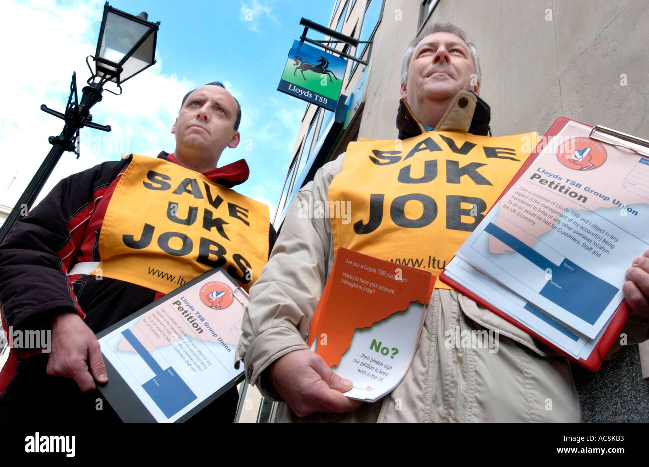 Les membres du syndicat des protestations contre les pertes d'emplois à l'étranger Banque D'Images