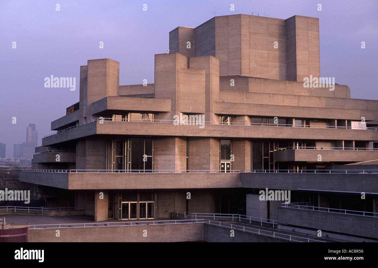 Théâtre National Royal en fin d'après-midi, lumière, South Bank, Londres Banque D'Images