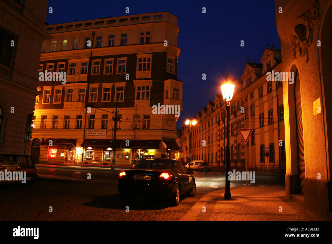Prague dans la nuit Banque D'Images
