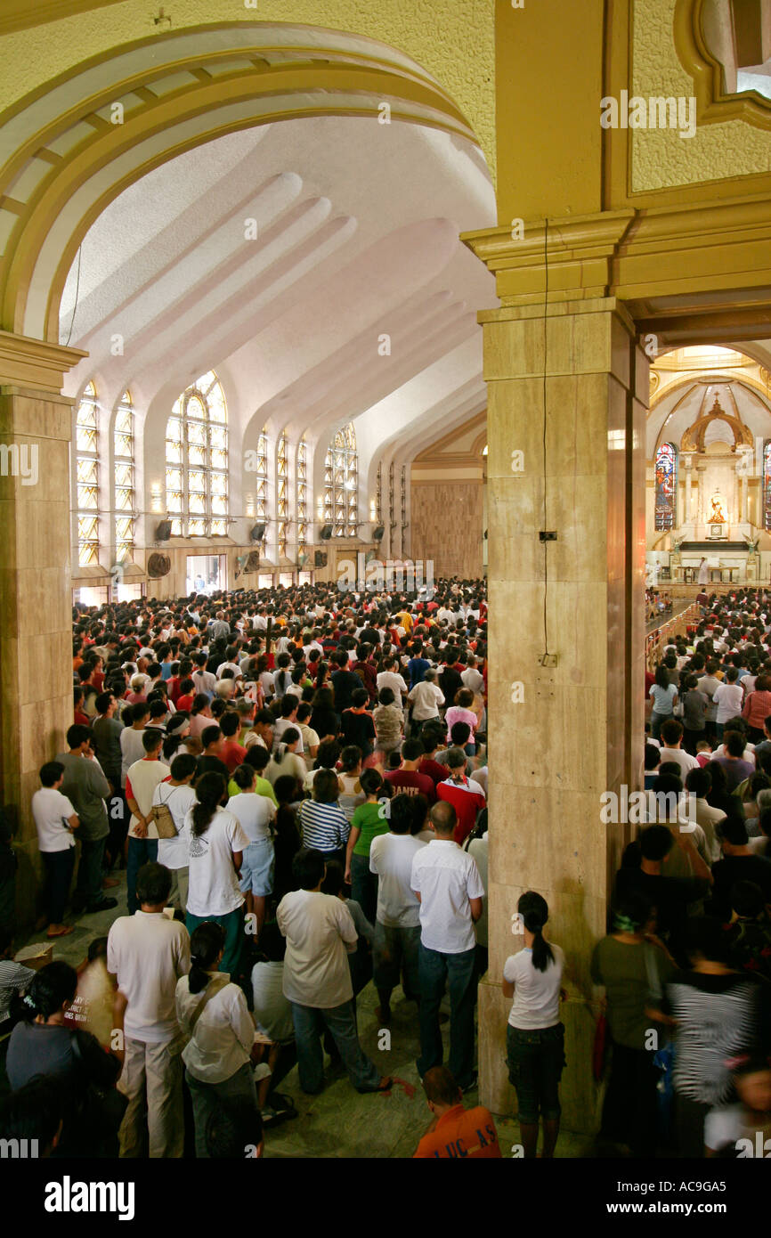 Intérieur de l'Église du Nazaréen noir à Manille Quiapo Banque D'Images