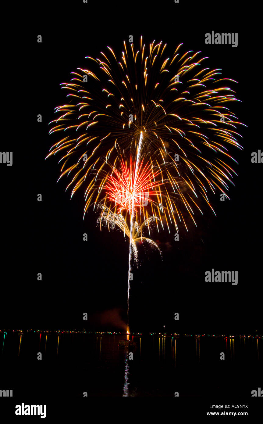 D'artifice le 4 juillet célébrations à Detroit Lakes Minnesota USA Banque D'Images