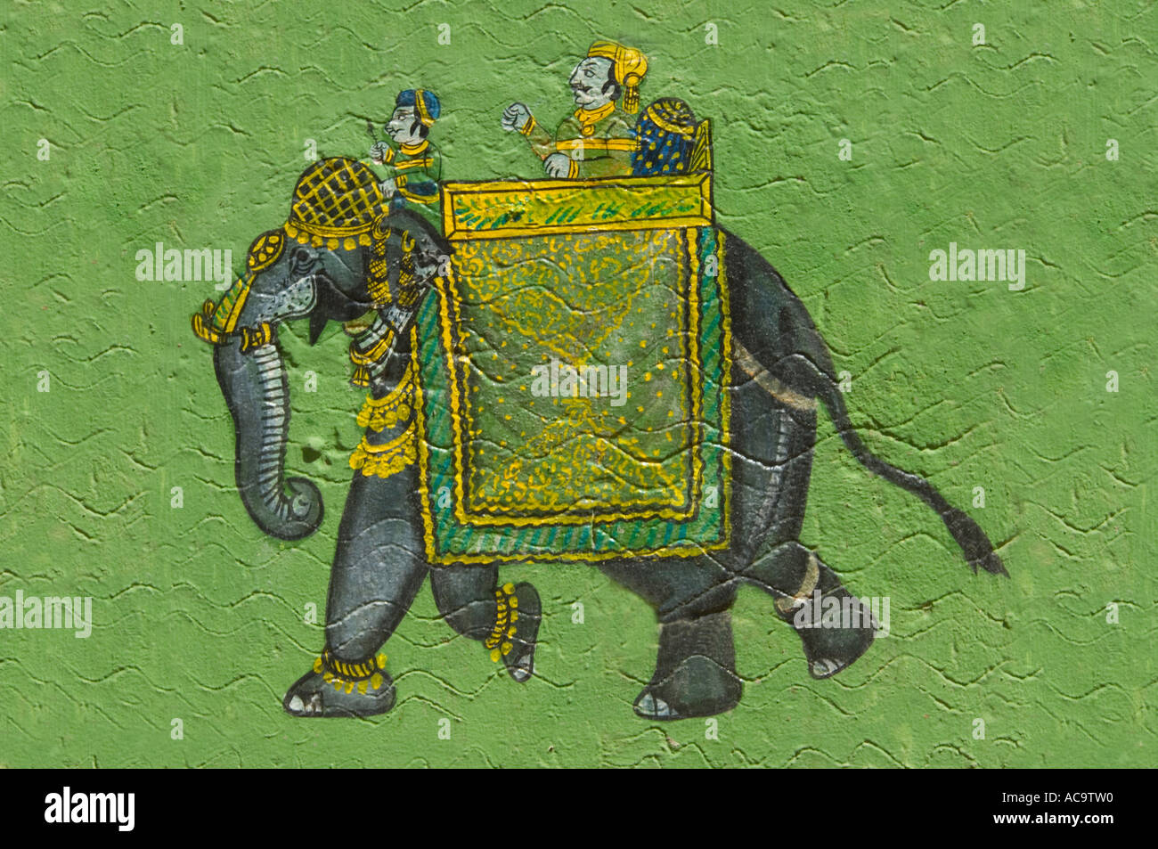 Close up of local art Rajasthani peint sur un mur d'une maison verte. Banque D'Images