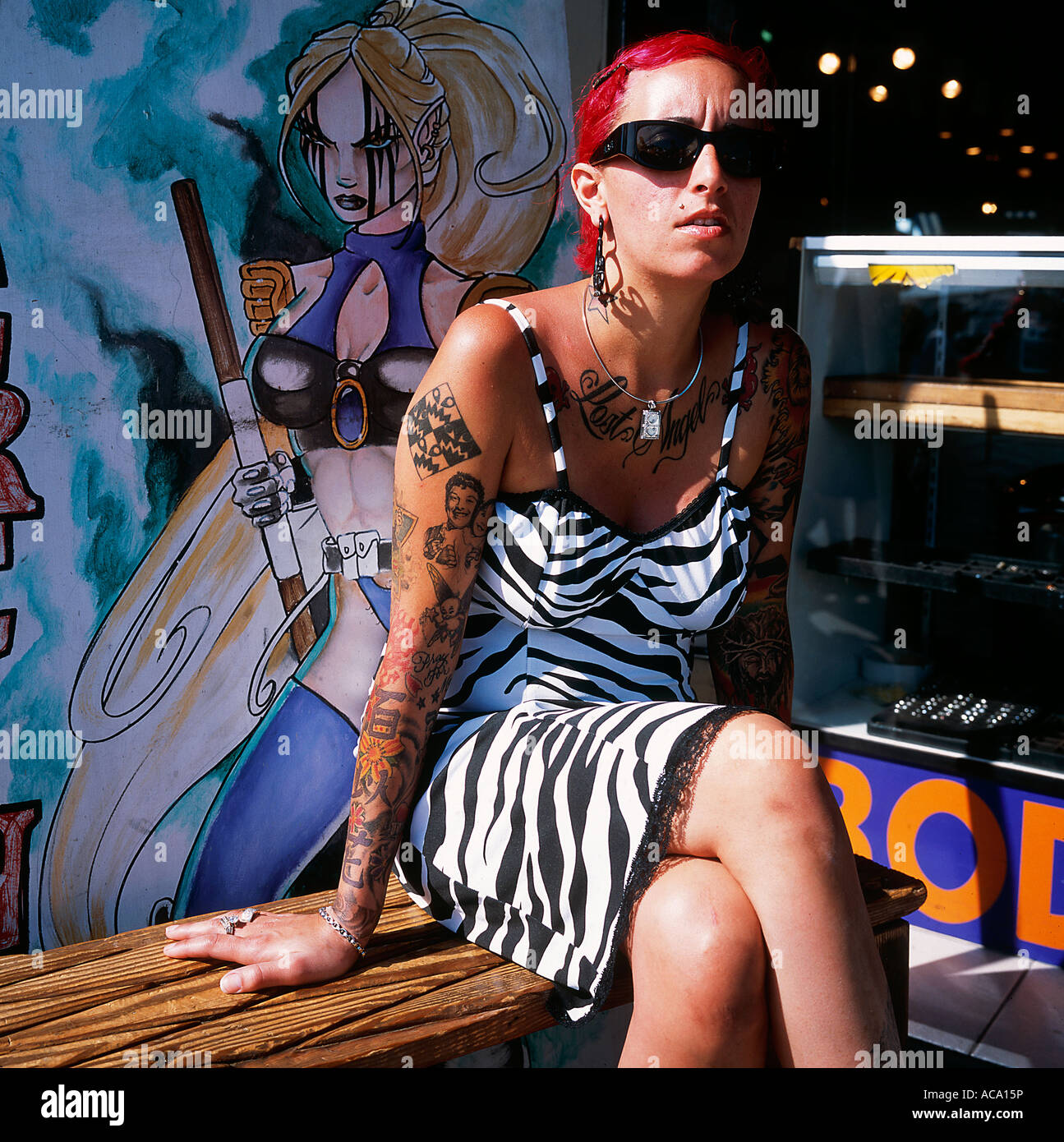 Une femme tatouée à Venice Beach Los Angeles California United States of America Banque D'Images