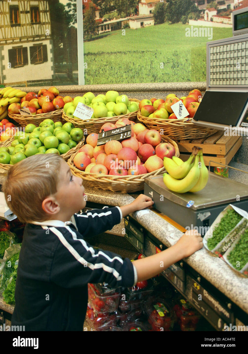 Dans le supermarché de l'enfant Banque D'Images