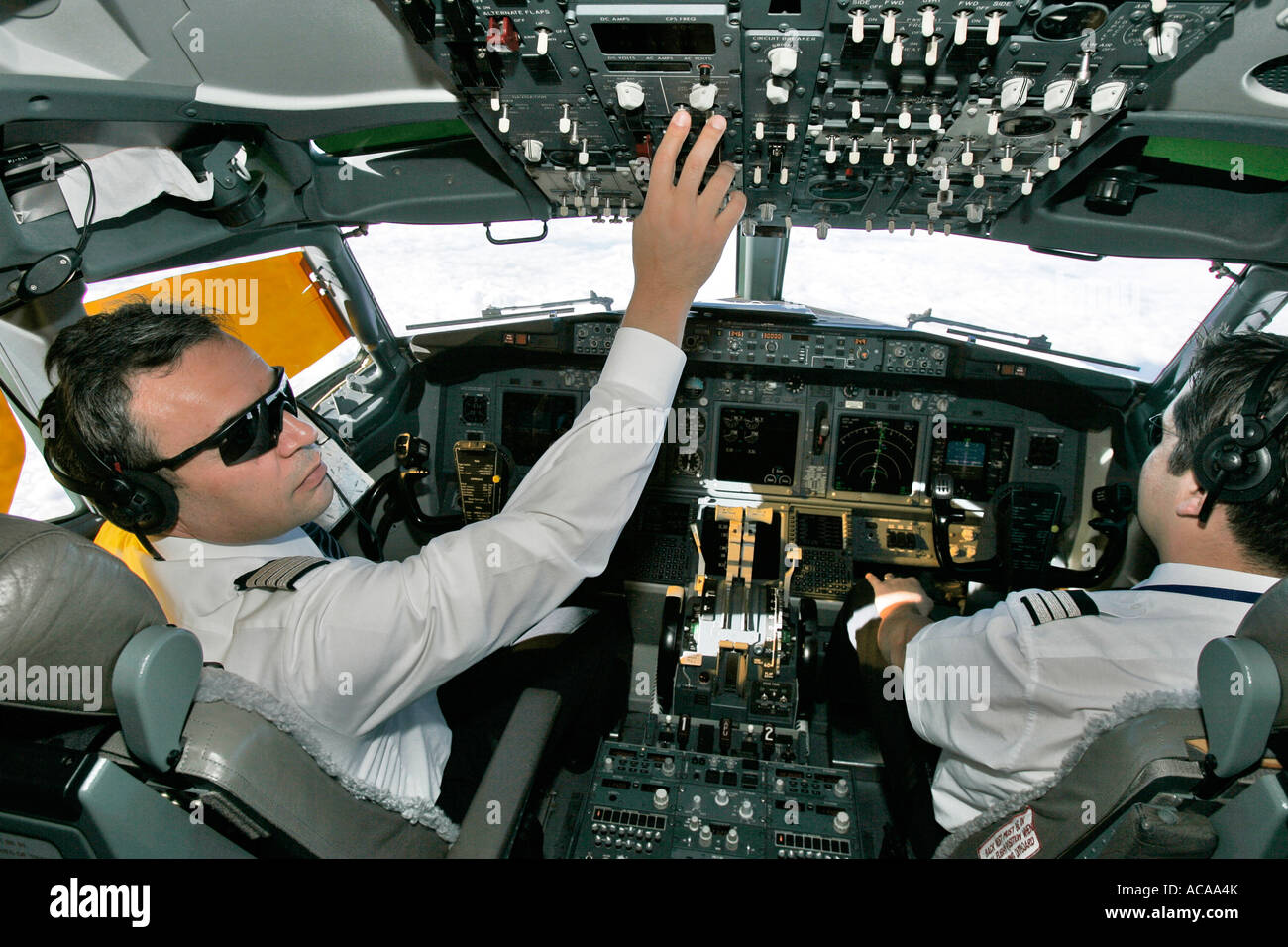 Vue de l'intérieur, le cockpit d'un Boeing 737-400 Banque D'Images
