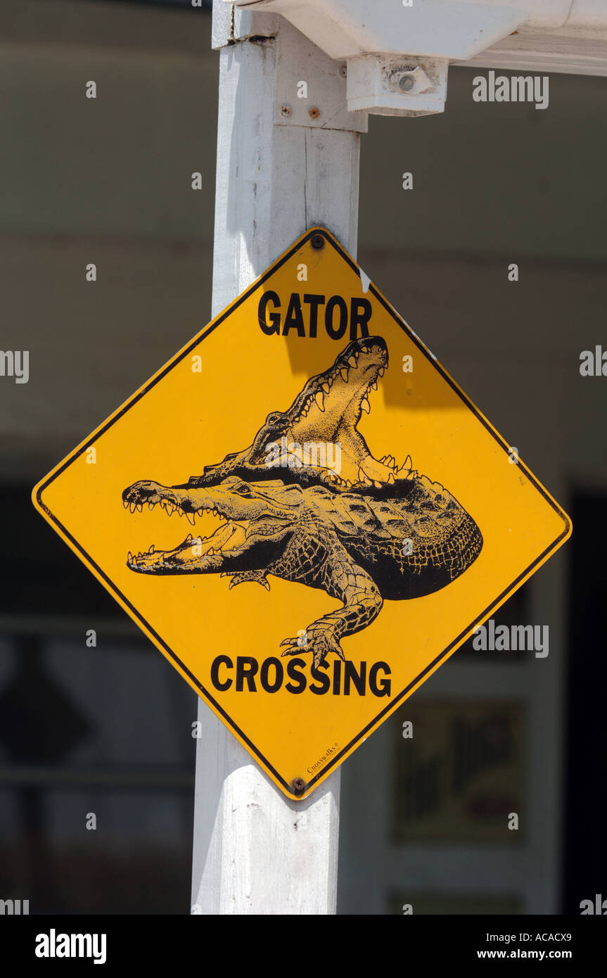 Panneau indicateur de passage à niveau d'Alligator Miami Gator Park dans le parc national des Everglades en Floride USA Banque D'Images