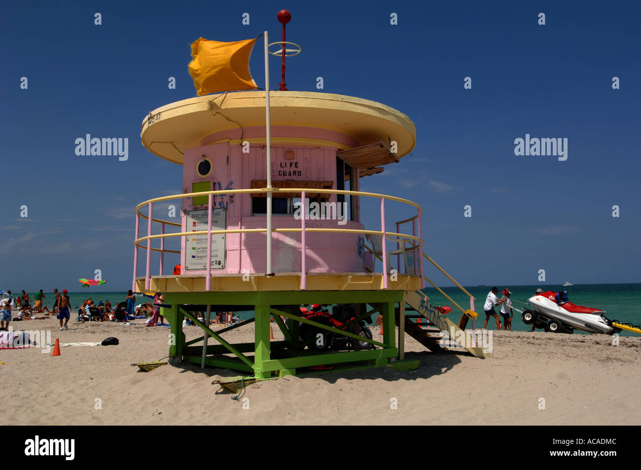 Lifeguard hut sur zone Art Déco de South Beach South Beach Miami Florida USA Banque D'Images Lifeguard hut sur zone Art Déco de South Beach South Beach Miami Florida USA Banque D'Images