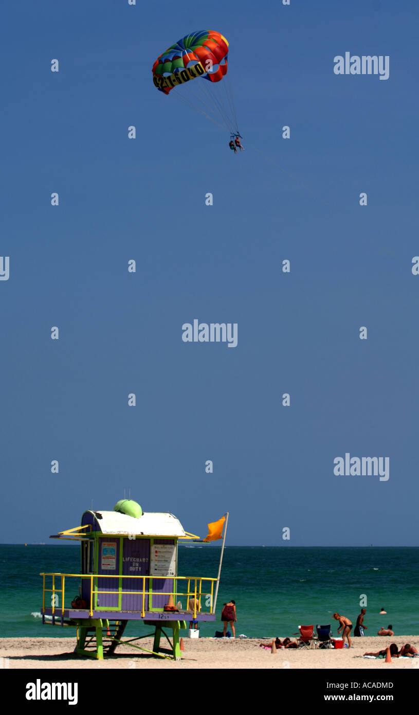 Lifeguard hut sur zone Art Déco de South Beach South Beach Miami Florida USA Banque D'Images Lifeguard hut sur zone Art Déco de South Beach South Beach Miami Florida USA Banque D'Images