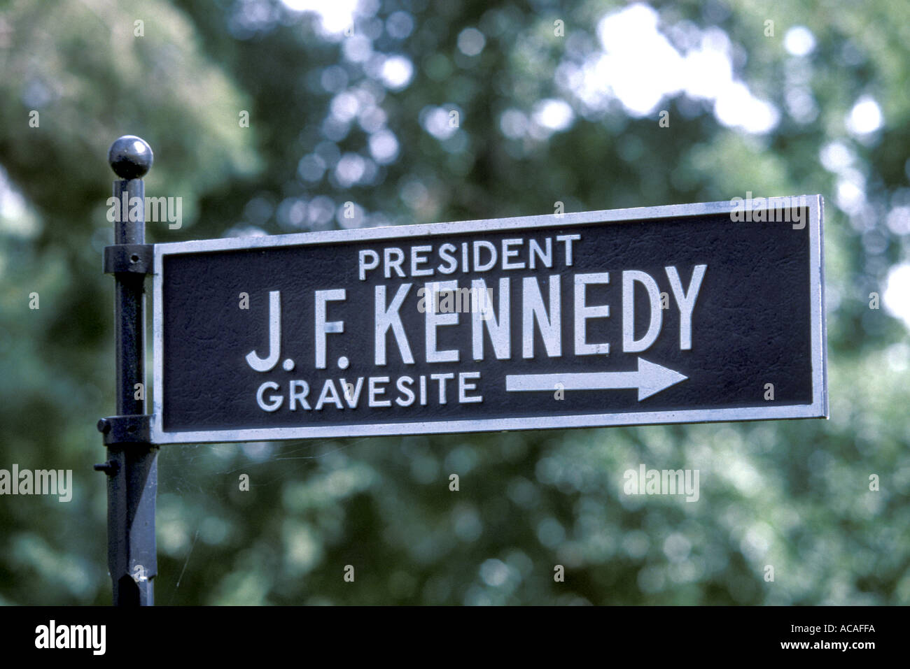 Tombe de panneau pour le président John F Kennedy au cimetière national d'Arlington, Virginia USA Banque D'Images
