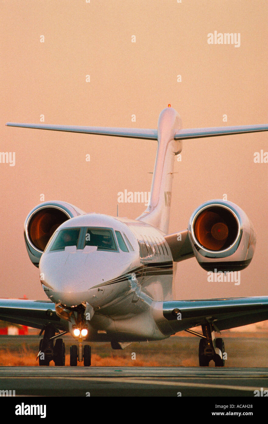 Cessna Citation X Jet D Affaires Au Crepuscule Coucher Du Soleil Lever Du Soleil Photo Stock Alamy