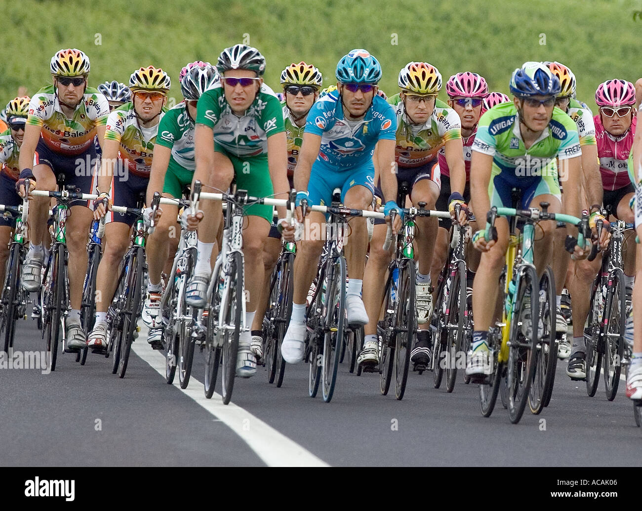 Les coureurs du Tour de France sur une scène en Alsace à proximité de Sigolsheim France Banque D'Images