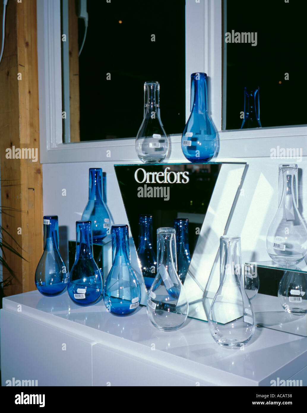 Affichage des vases de verre Orrefors Glass Works, Orrefors, Kalmar Län,  Småland, en Suède Photo Stock - Alamy