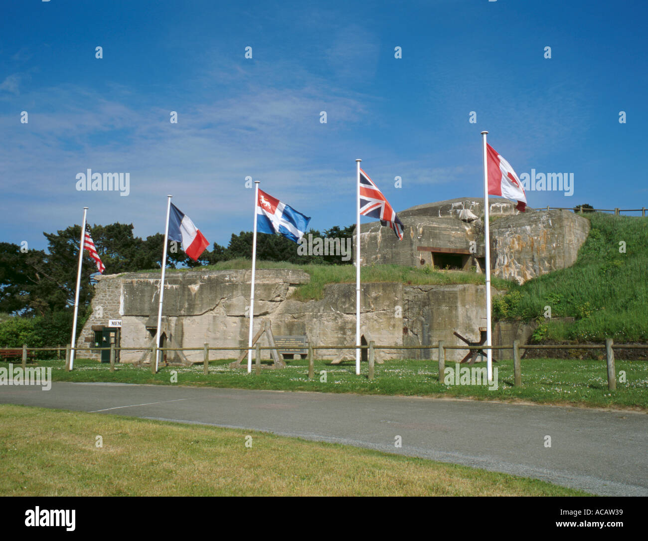 Bunkers et armes à feu allemands au fort de la Cité, St Servan, Bretagne (Bretagne), France. Banque D'Images