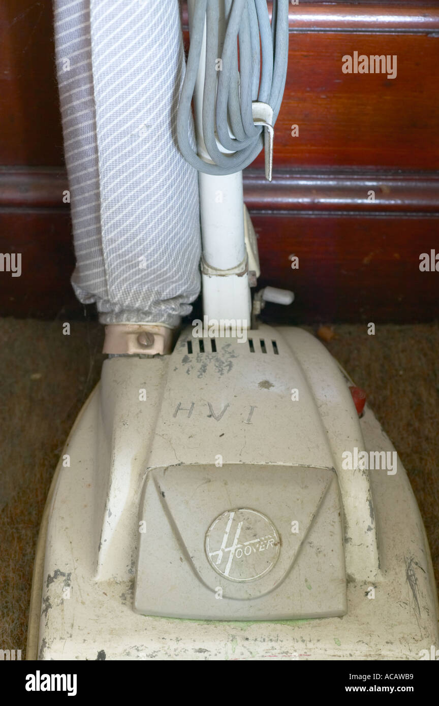 Old vacuum cleaner hoover Banque de photographies et d'images à haute  résolution - Alamy