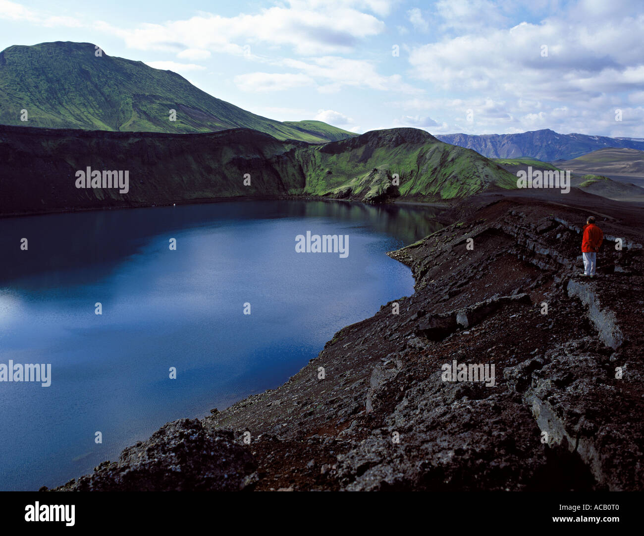 Lake dans un ancien cratère, près de Landmannalaugar Islande Banque D'Images