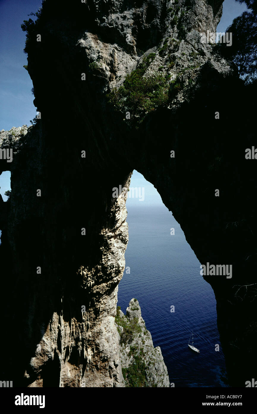 Le Capri Italie Arco Naturale a deux cent mètres de haut arche naturelle Banque D'Images