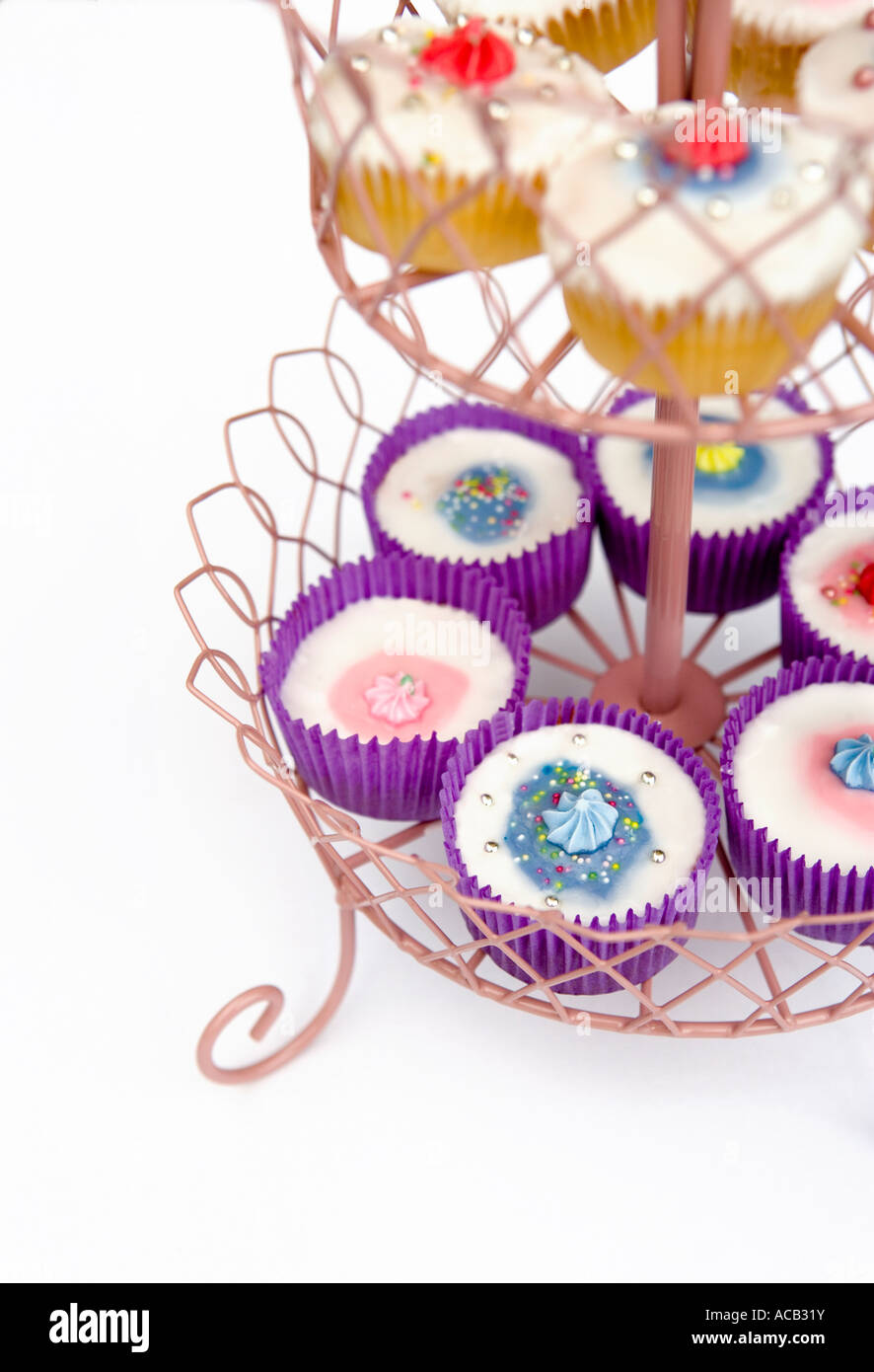 Cup cakes dans un cake stand Banque D'Images