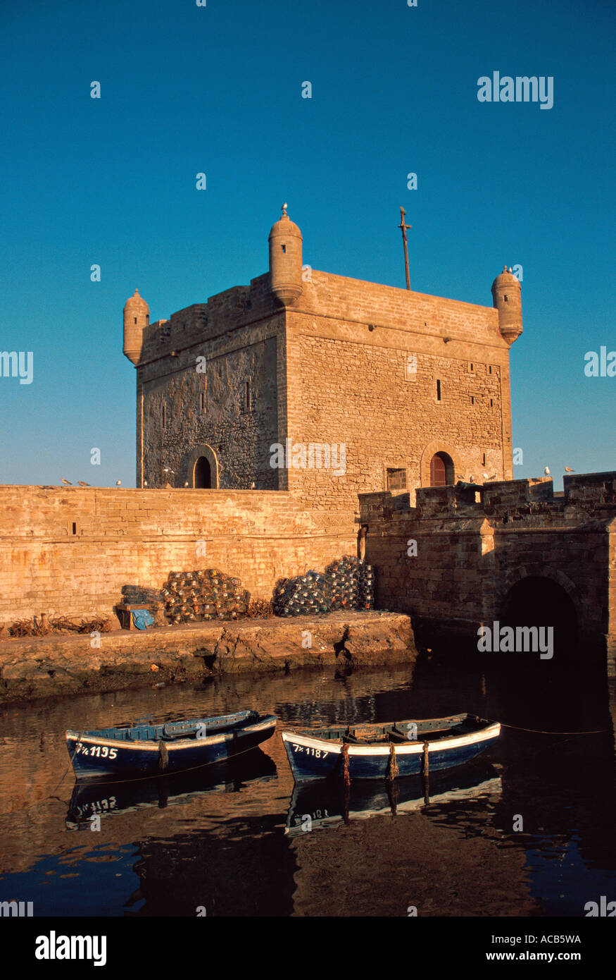 Remparts et le port d'Essaouira Maroc Banque D'Images