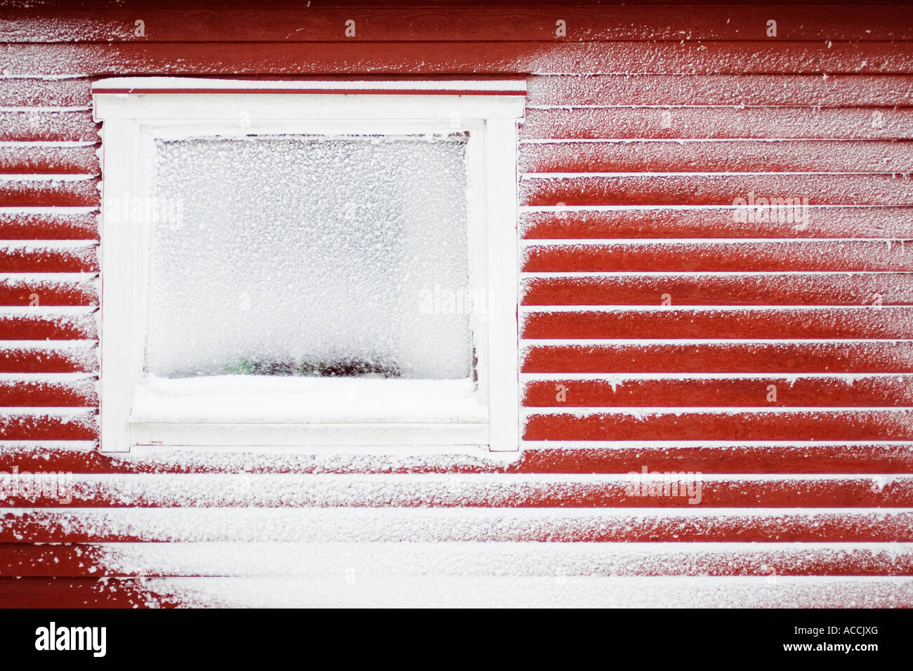 Une fenêtre dans la neige. Banque D'Images