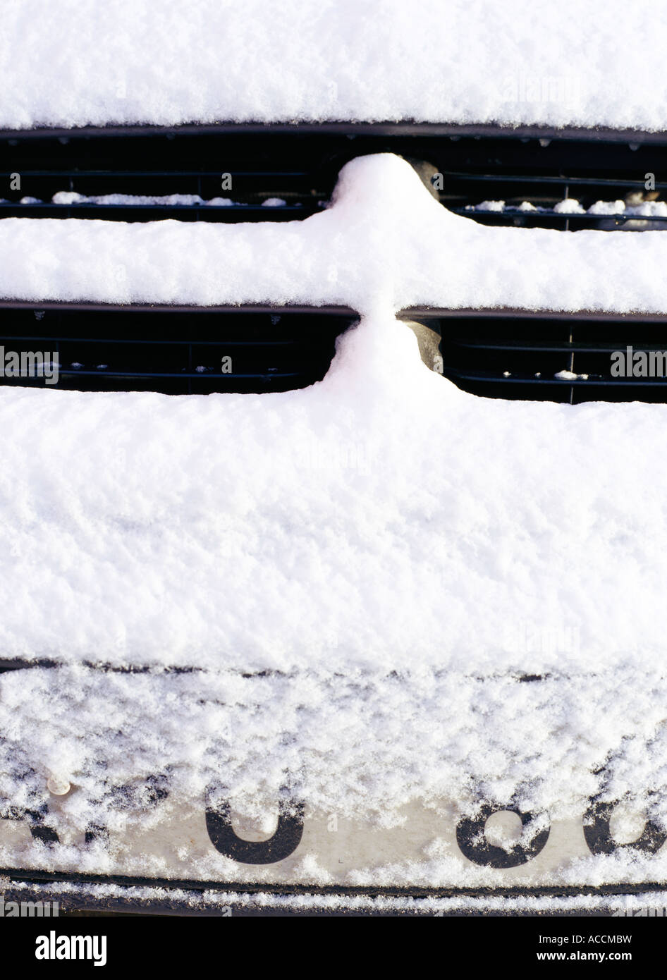 Une plaque recouverte de neige. Banque D'Images