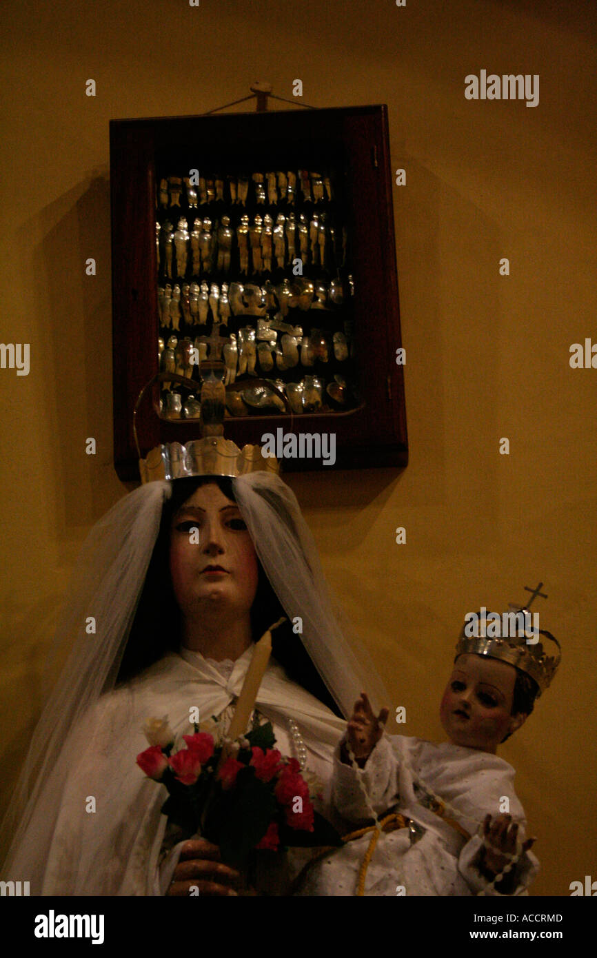 Vierge Marie et l'enfant et l'argent des ex-voto Banque D'Images