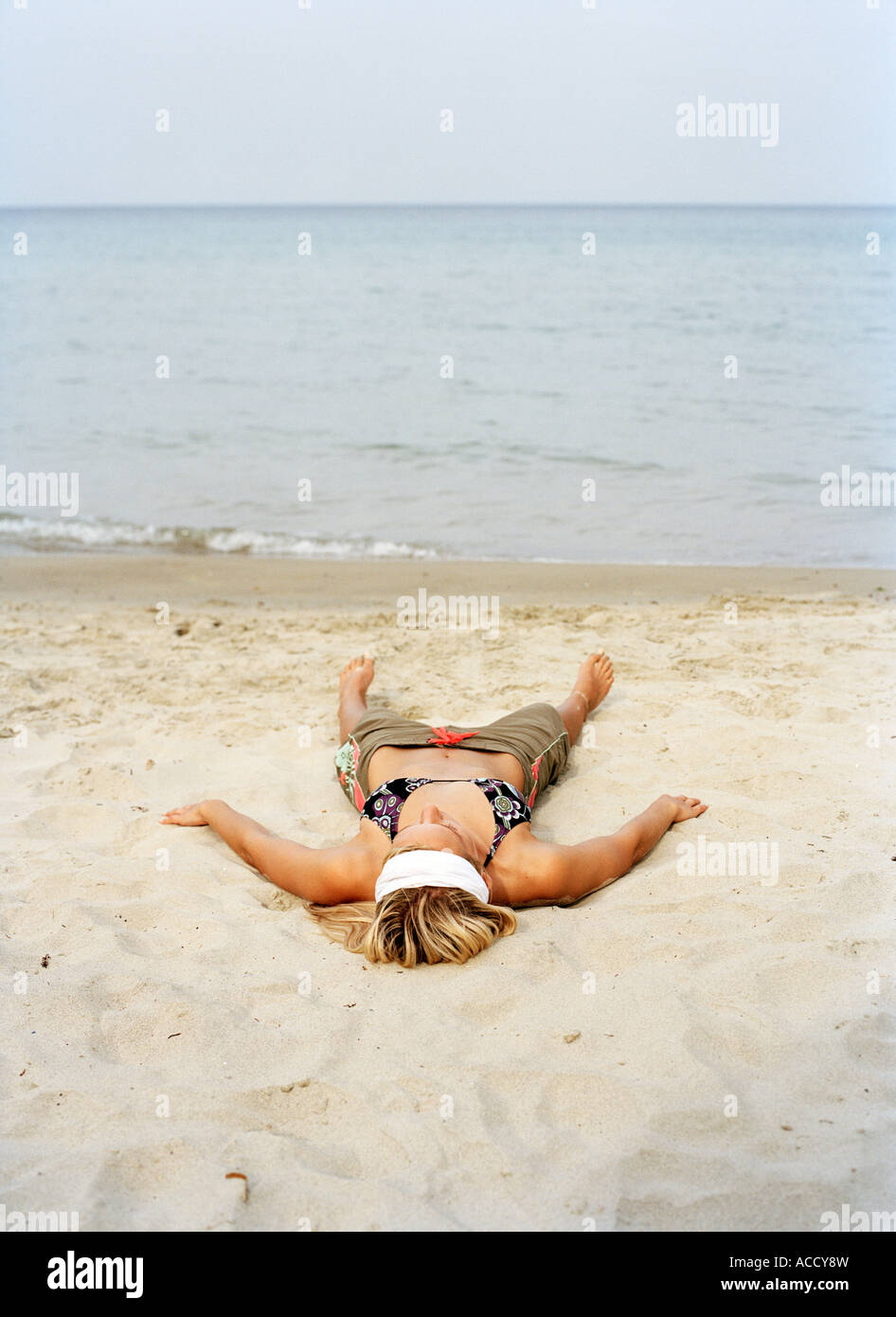 Images de Femme allongee plage – Téléchargement gratuit sur eepik