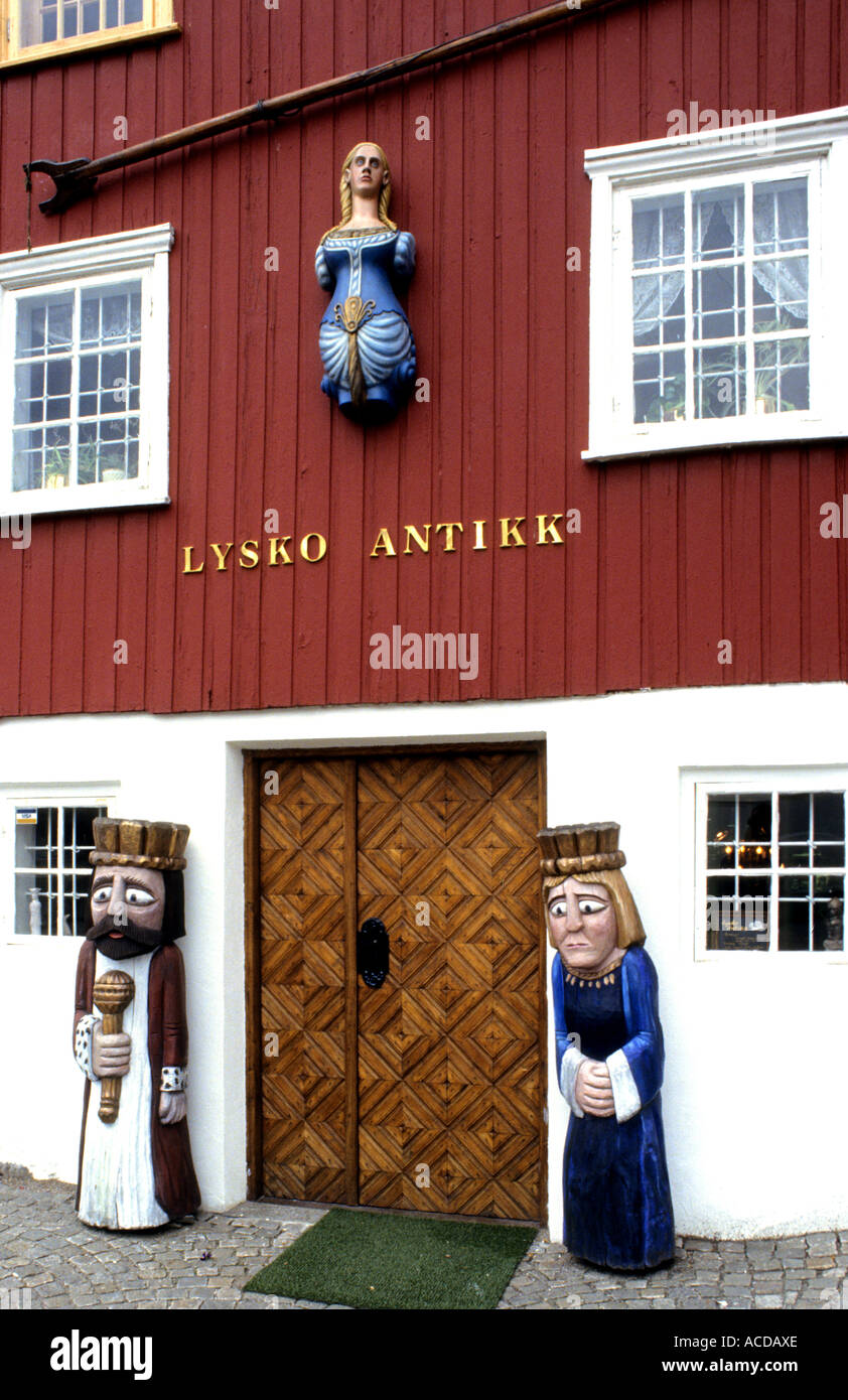 Sculpture sur bois sculpture Bergen Norvège folklore femme filles Bergen Norvège Hordaland en Norvège l'histoire de la vieille ville historique de la ville Banque D'Images