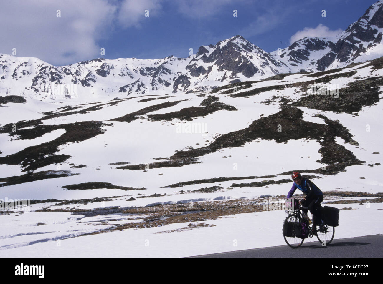 Les montagnes de neige glace hiver suisse col routier blanc col du trafic Banque D'Images
