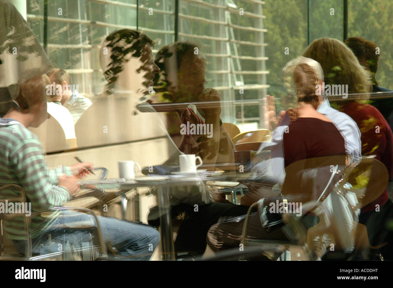 Une pause pour le café et l'occasion de rencontrer Banque D'Images