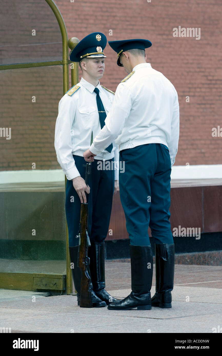 Garde présidentielle sur la Tombe du Soldat inconnu au Kremlin Moscow Banque D'Images