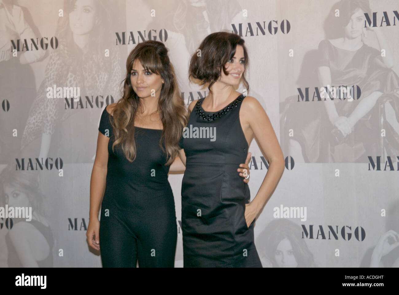 Penelope Cruz et sa sœur Monica présentent leur propre collection de mode conçu pour Mango Banque D'Images