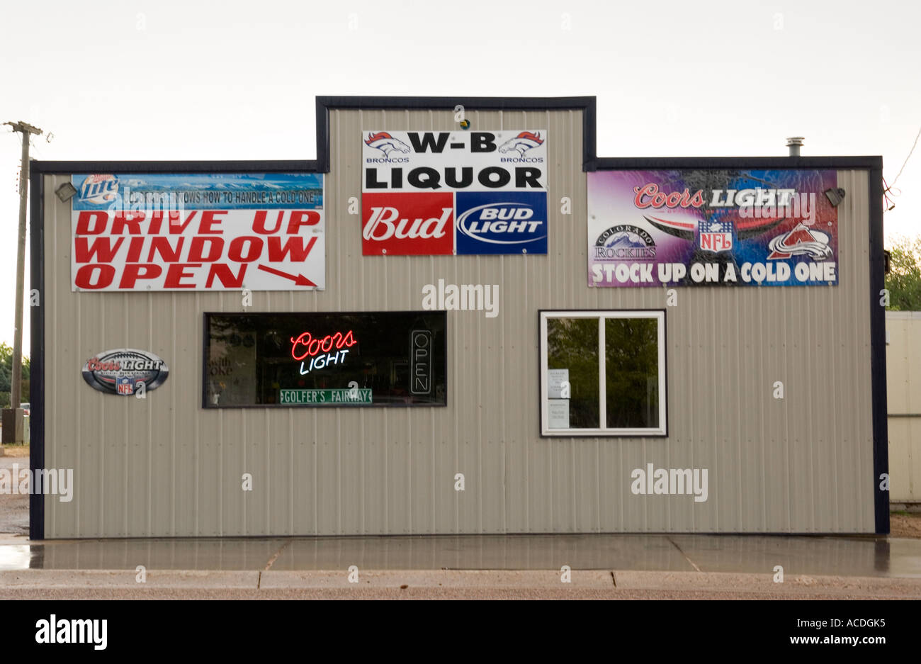 La Fenêtre Lecteur Liquor Store USA Banque D'Images