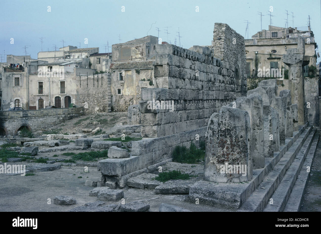 Géographie / voyage, Italie, Sicile, Syracuse, temple d'Apollon, construit vers 565 av. J.-C., mur et souches de colonnes, Europe, colonie grecque, fondée au VIIIe siècle av. J.-C., antique, Magna Graecia, Syracuse, Syrakusai, conquis par les Roumains dans la 2ème guerre Palique en 205 av. J.-C., historique, historique, architecture Doric, Apollée, Peripteron, monde antique Banque D'Images