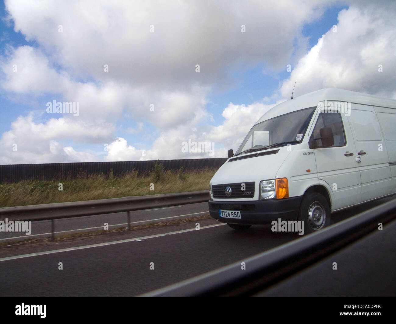 White van driver dépasse sur l'autoroute Banque D'Images