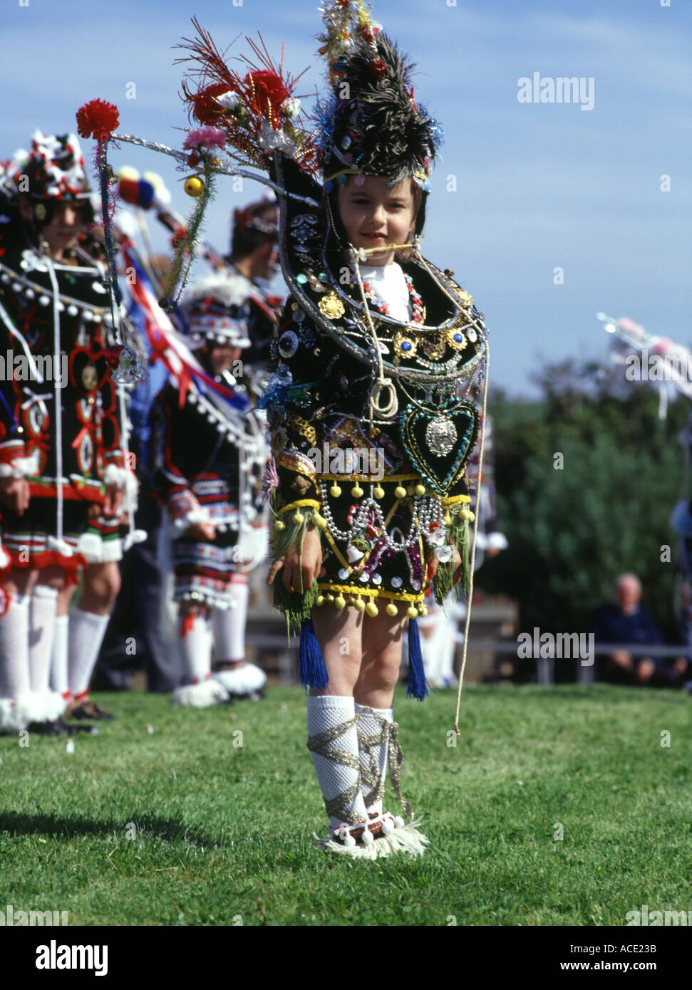 dh Festival du Cheval SOUTH RONALDSAY ORKNEY Scottish Girl Concurrent de cheval dans le costume traditionnel de la récolte St Margarets Hope tenue d'événement Banque D'Images