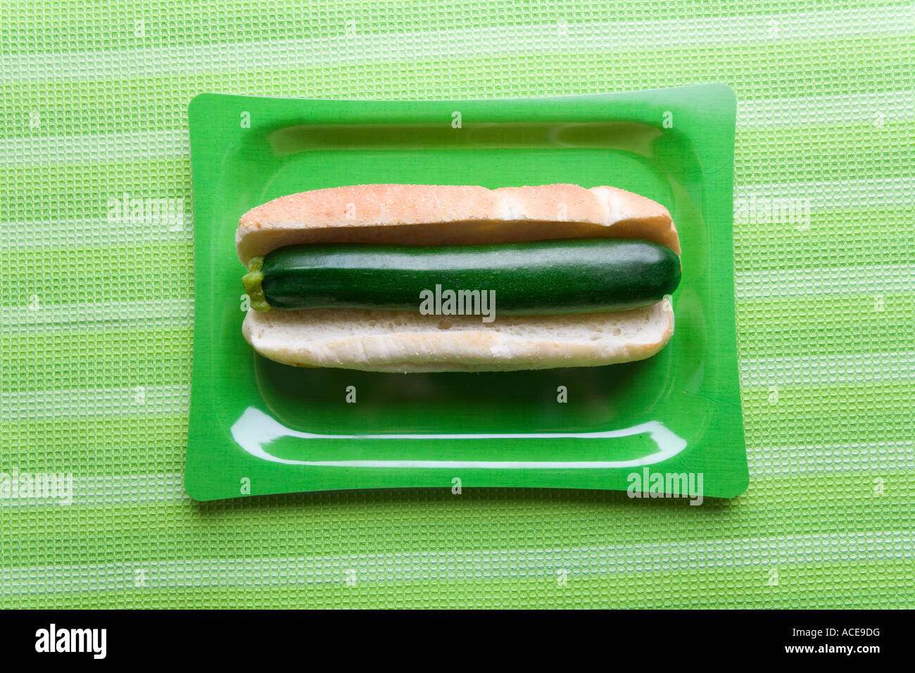 La courgette dans hot dog bun Photo Stock Alamy