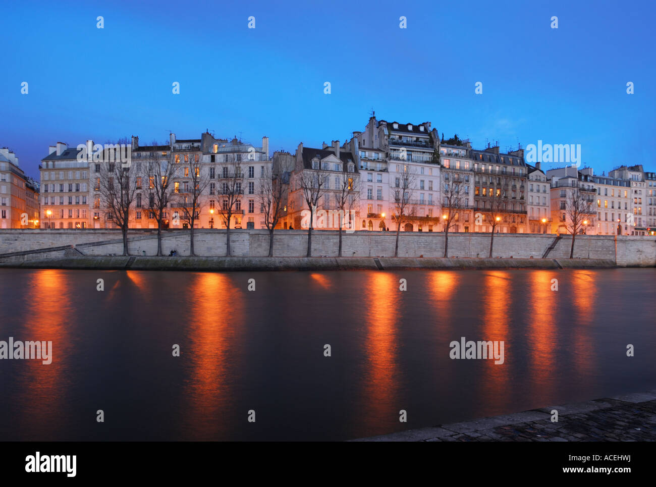 Les boîtiers de l'Île Saint-Louis à l'heure bleue, Paris, France Banque D'Images