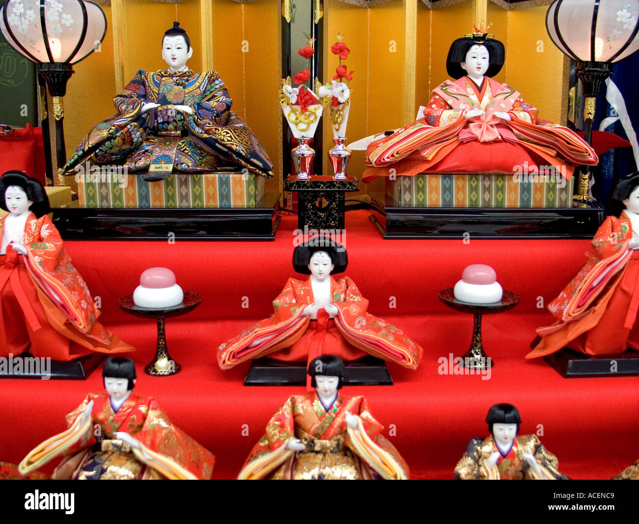 Affichage de poupée de cour Hina Ningyo Heian pour la fête des filles le 3 mars de chaque année au Japon pour souhaiter bonne chance et prospérité. Banque D'Images