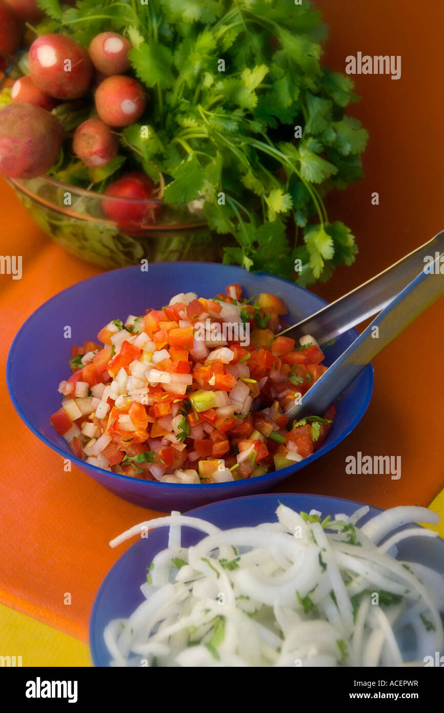 La Salsa et les condiments pour fish tacos à Ensenada, Baja California, Mexique. Banque D'Images