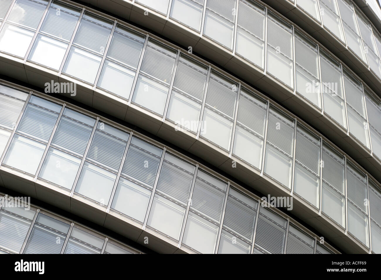 Fenêtres d'un immeuble à Londres Banque D'Images