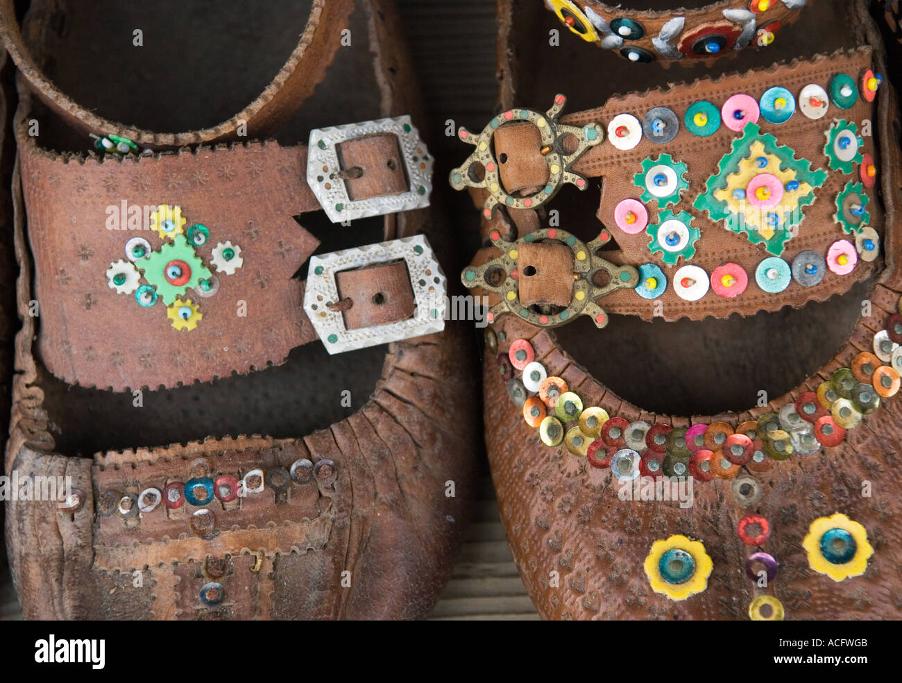Chaussures en cuir antique de l'Hutzul Hutsul dans Hutsulshyna costumes ethniques traditionnels Hutzulshyna Carpates Western U Banque D'Images