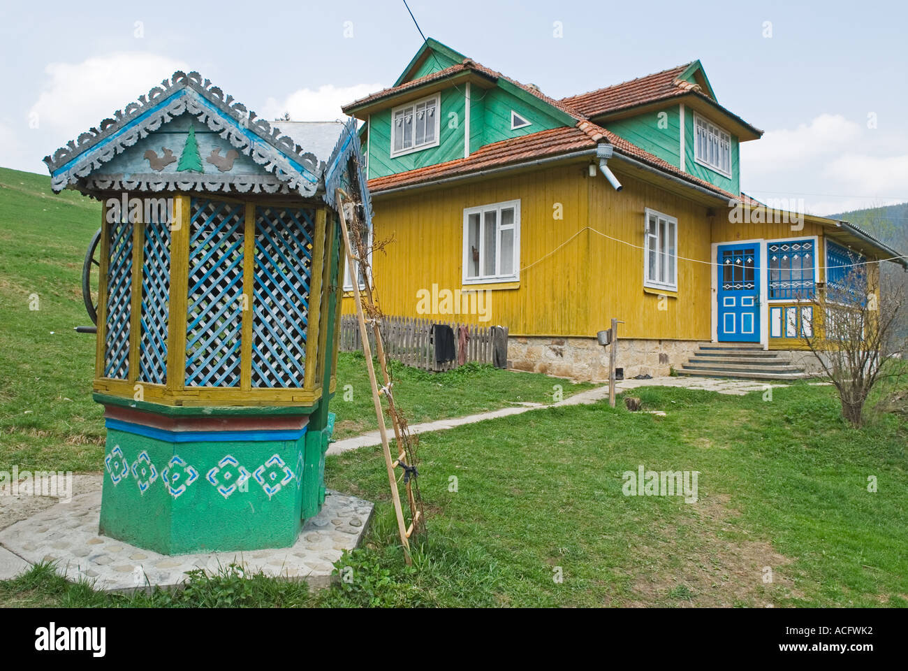 Maison de campagne typique en Hutsulshyna Hutzulshyna Carpates ouest de l'Ukraine Banque D'Images