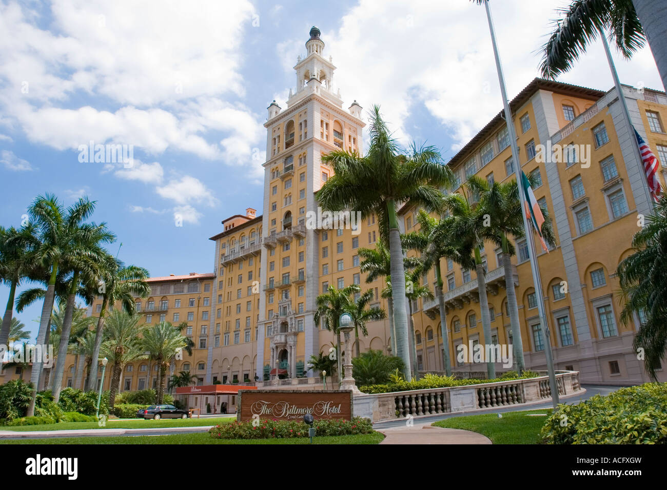 Avant de l'hôtel Biltmore avec signe montrant l'architecture de style méditerranéen à Coral Gables Miami Floride Banque D'Images