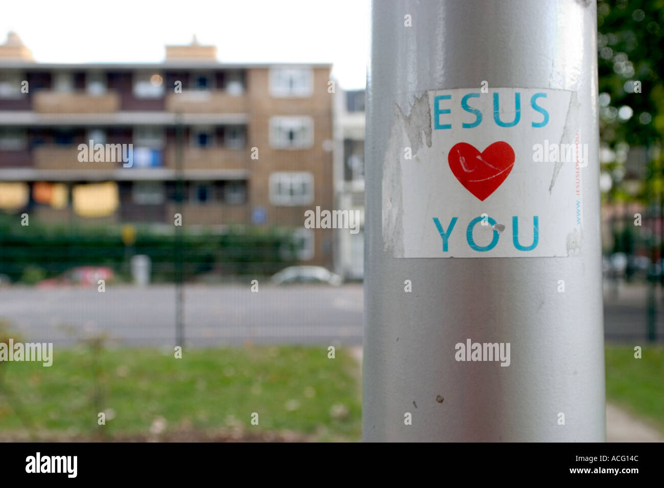 Jésus vous aime autocollant sur lampadaire Banque D'Images