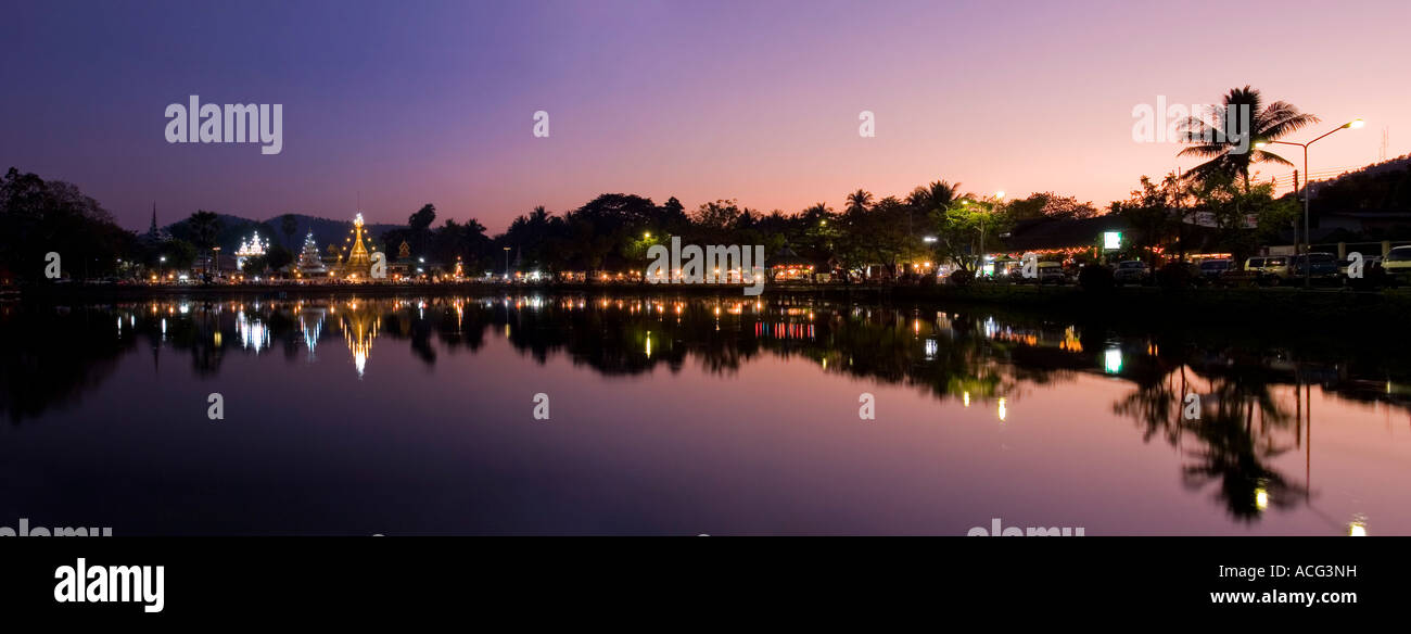 Jong Kham Lake et Wat Chong Kham Mae Hong Son, Thaïlande Banque D'Images