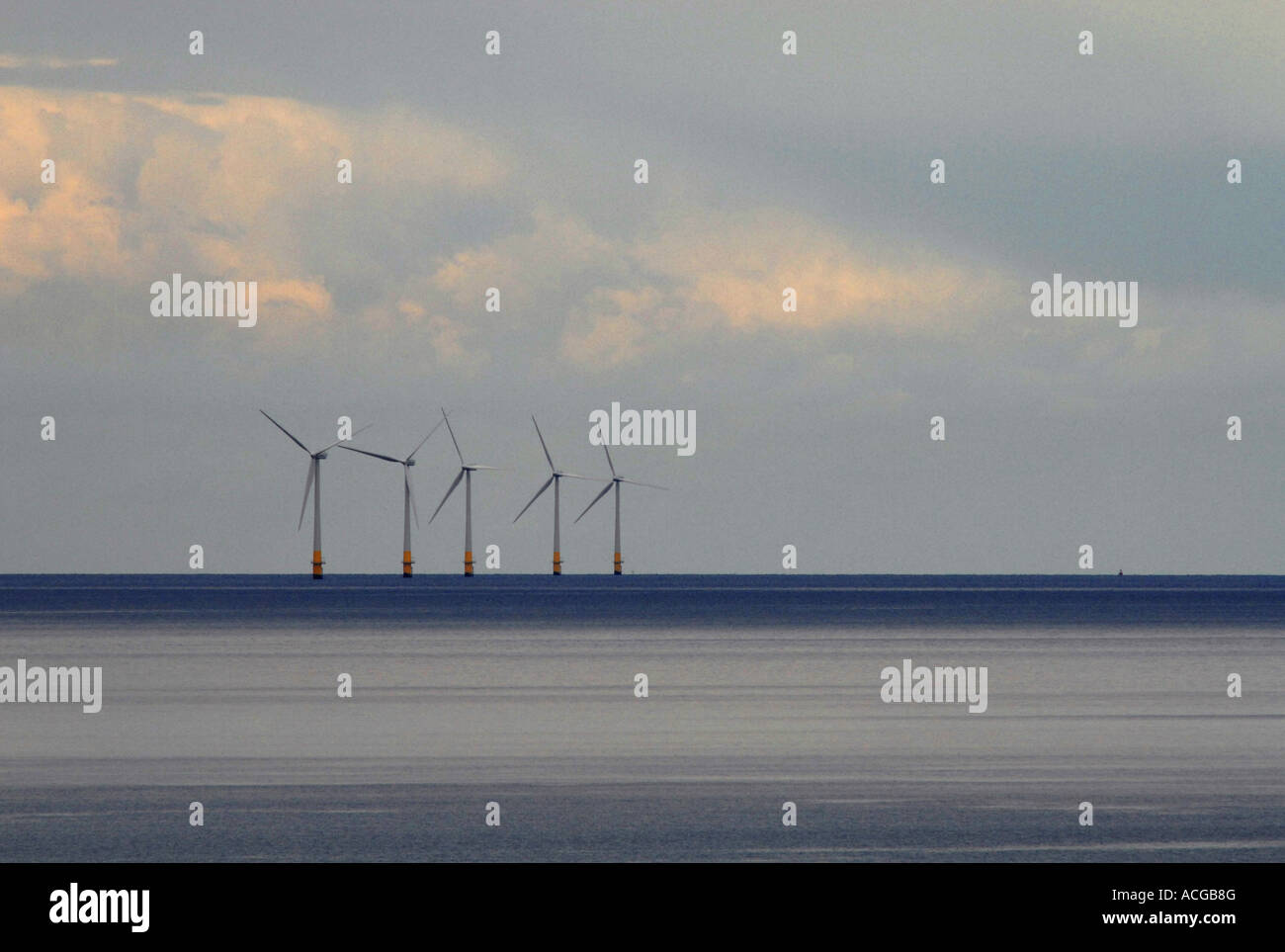 Les éoliennes, de la côte du Kent, Angleterre Banque D'Images